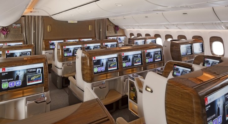 Interior de avión de Emirates