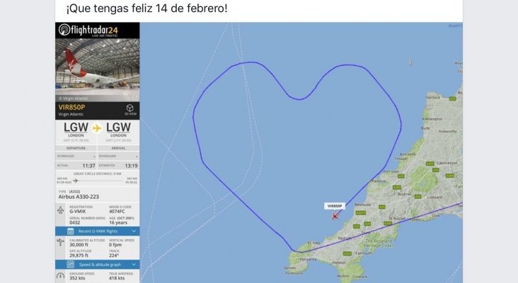 Avión de Virgin dibuja un corazón en el cielo