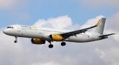 Vueling infla un 38% el precio de sus billetes "aprovechando" el 75% de descuento