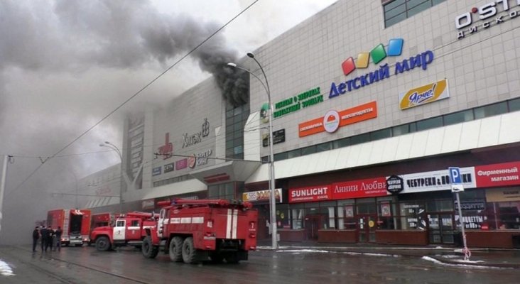 Brutal incendio en un centro comercial de Siberia