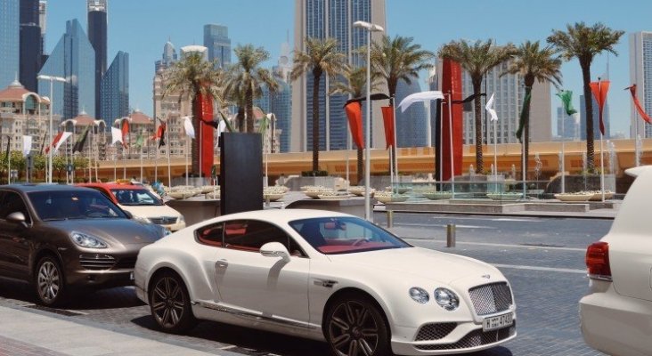 Las matrículas digitales en Dubái pagarán las multas de tráfico