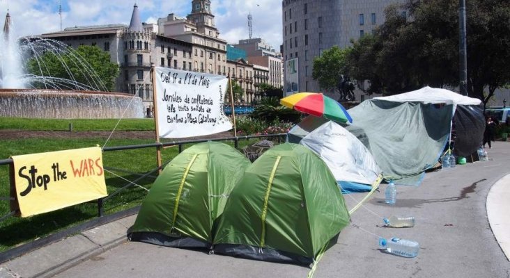 Desalojan a los acampados de Plaza de Catalunya