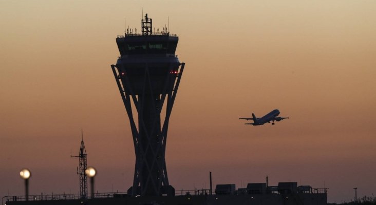 Los controladores de Barcelona convocan huelga en verano