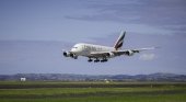 “Emirates miente al afirmar que cuenta con los permisos para volar en México”