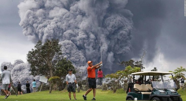Golfistas hawaianos desafían al Kilauea