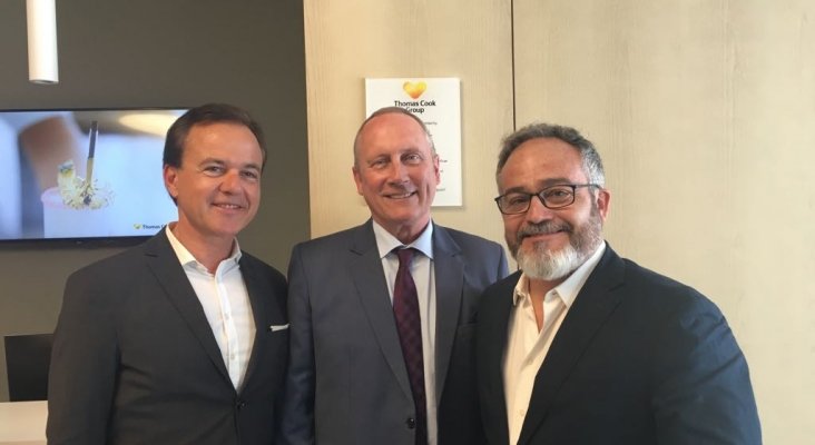 Hans Müller, director de Contratación del grupo Thomas Cook para España y Portugal; Chris Mottershead, jefe de Producto y Operaciones del grupo; e Ignacio Moll, editor de Tourinews