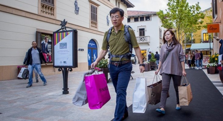 Caen en un 9% las compras de turistas extracomunitarios en España