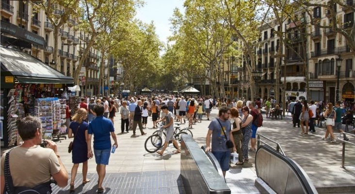 Expertos fiscales proponen aumentar el impuesto turístico en Barcelona. Foto: Ostelea