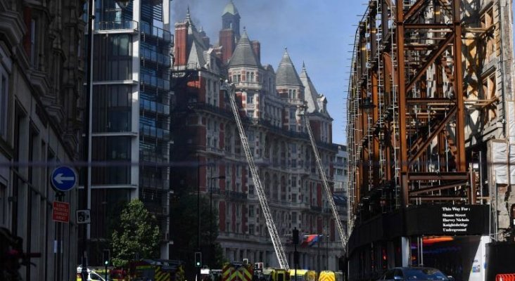 Incendio en un hotel de lujo en Londres