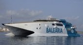 Investigan las causas del catamarán encallado en Ibiza
