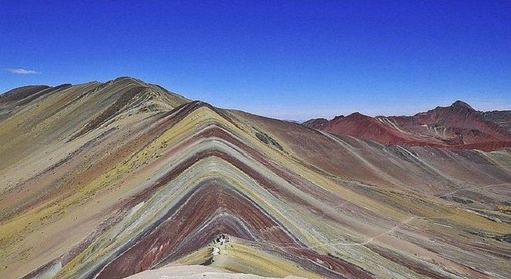 La montaña de siete colores del Cusco cedida para la explotación minera