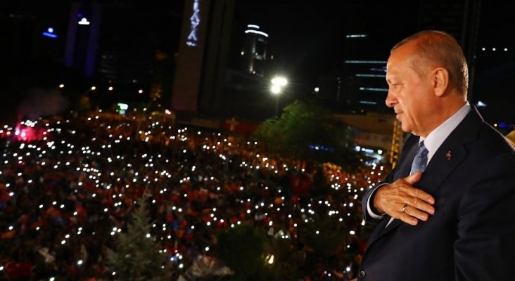 Erdogan se alza como vencedor en las elecciones. Foto: AK Parti