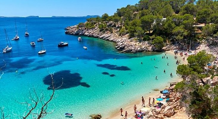 Los británicos se asustan: Ibiza pone fin a reservar sitio con las toallas