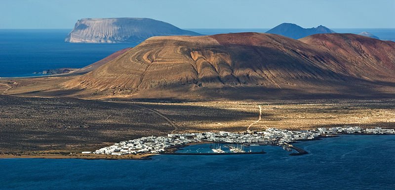 La Graciosa reduce a menos de 150 su número de coches|Foto: Nikodem Nijaki CC BY-SA 3.0