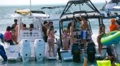 Baleares endurece las multas para combatir alquiler ilegal de yates |Antigua Boat party, foto JD Lasica/ CC BY 2.0