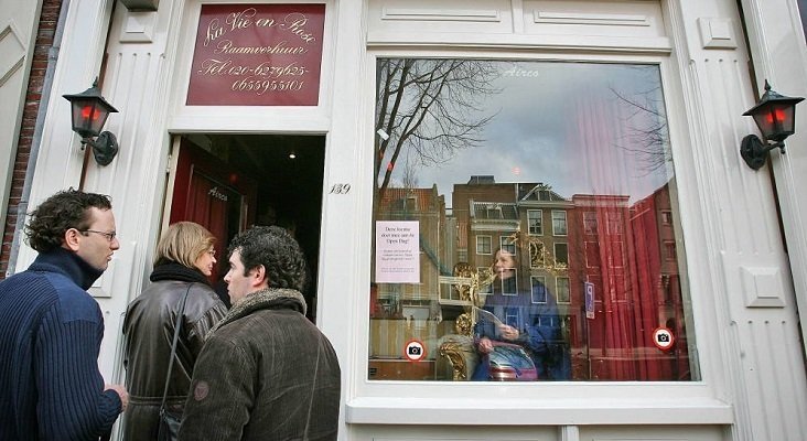 Turismo masivo endeuda a las prostitutas del Barrio Rojo|Foto: Reuters vía El Confidencial