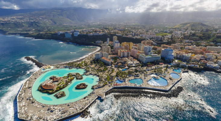 Tenerife comienza la temporada de invierno con un 5,5% más de turistas|Foto: Puerto de la Cruz desde el aire