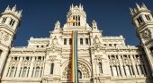 La primera residencia pública para mayores LGTBI del mundo estará en Madrid|Ayuntamiento de Madrid luciendo la bandera LGTBI en el Orgullo de Madrid