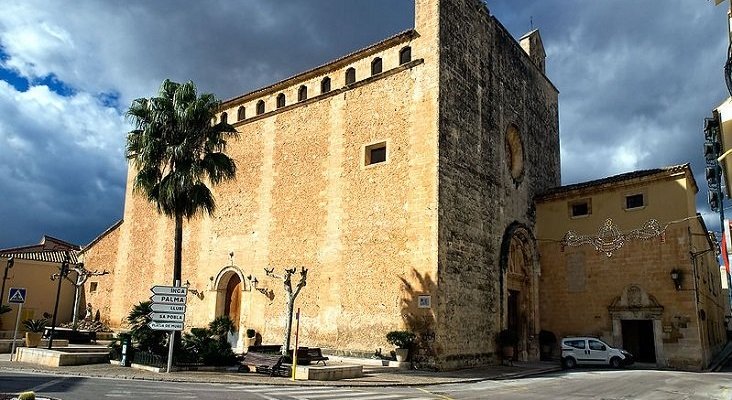 La "hostilidad" de Palma desplaza el alquiler vacacional a los pueblos  |Foto: Iglesia Parroquial de Muro- Araceli Merino CC BY-SA 3.0