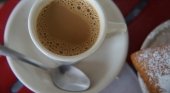 El increíble misterio de las cucharas de café con leche en los hoteles