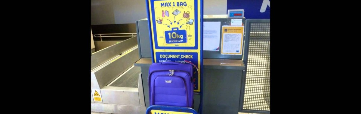 Política de equipaje de de Ryanair incumple