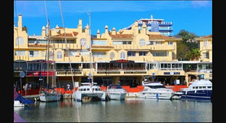 Locales de ocio contaminan las noches de Puerto Marina, Benalmádena|Foto: Sur