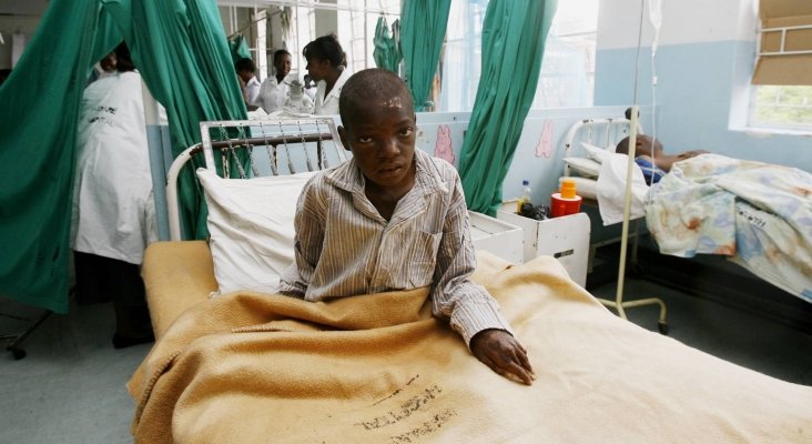 Emergencia sanitaria en Zimbabue por el cólera|Foto: Paciente enfermo de cólera- Desmond Kwande- AFP- vía El País