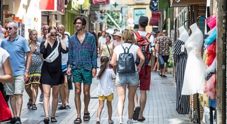 Baleares, las cifras confirman las previsiones|Foto: Turistas en Palma (Mallorca)- El Mundo