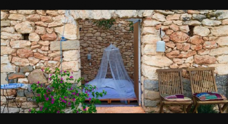 Airbnb oferta un viejo corral sin techo por 128€ la noche|Foto: Diario de Ibiza