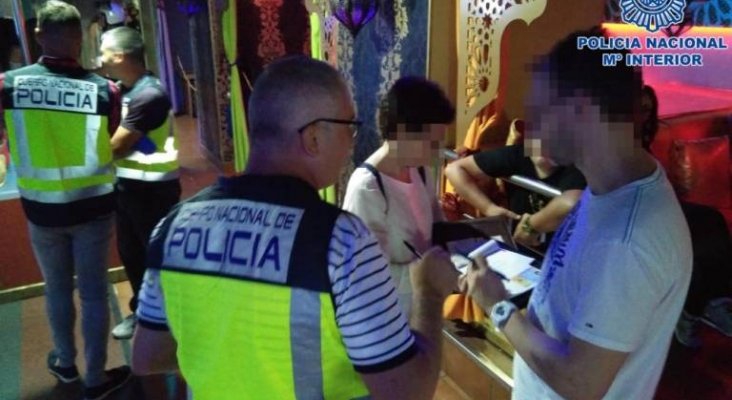 Menores utilizan salida secreta de una discoteca para huir de la policía|Foto: Policía Nacional vía Canarias 7 Menores utilizan salida secreta de una discoteca para huir de la policía|Foto: Policía Nacional vía Canarias 7
