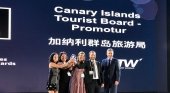  Isaac Castellano, consejero de Turismo del Gobierno de Canarias, María Méndez, gerente de Promotur y el equipo de conectividad reciben el premio World Routes 2018