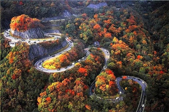 La belleza roja del otoño en Japón mont akagi 
