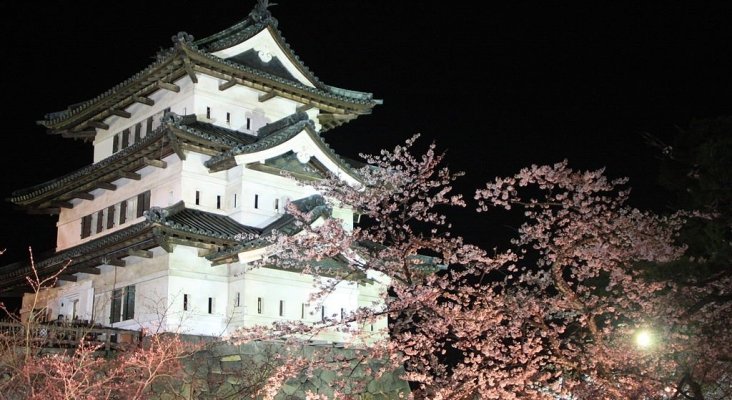 La belleza roja del otoño en Japón Hirosaki Castle