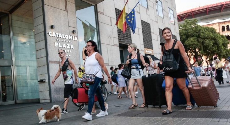 España pierde turistas por primera vez en 9 años|Foto: Montse Giralt vía La Vanguardia