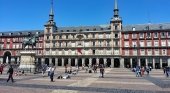 Turistas y visitantes en la Plaza Mayor de Madrid