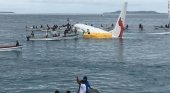 Avión cae a un lago con 47 personas a bordo|Foto: CNN
