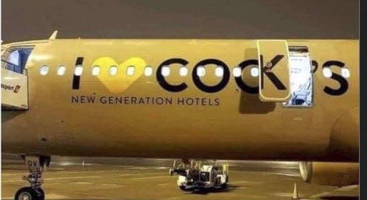 La nueva rotulación de los aviones de Thomas Cook desata las bromas en redes sociales| Andrew Wilson vía Twitter