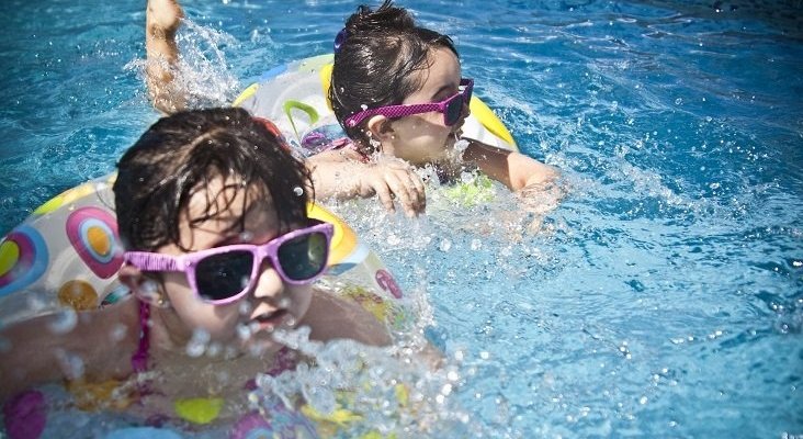 Contagio por ameba comecerebros pone en entredicho control de aguas en piscinas