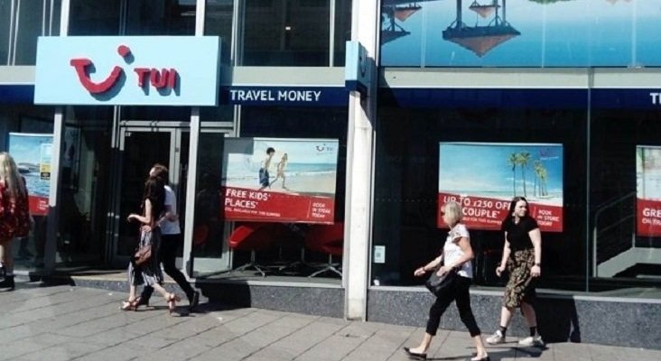 Buscan al ladrón "desvergonzado" que atracó a pleno día tienda de TUI|Foto: Travel Weekly