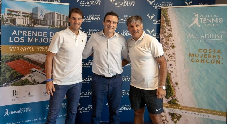 El primer Rafa Nadal Tennis Centre internacional abrirá en noviembre|Foto: Rafa Nadal junto con Abel Matutes y Toni Nadal