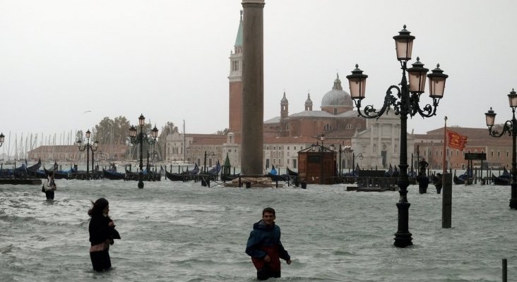 La ‘acqua alta’ más fuerte en 10 años sorprende a los turistas en Venecia|Foto: Nivel del mar en la Piazza San Marco- Manuel Silvestri/Reuters vía Huffington Post
