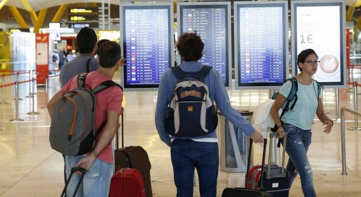 Aerolíneas ofrecerán un 11% más de asientos durante el invierno en aeropuertos de Aena | Foto: Terminal 4 del aeropuerto Adolfo Suárez Madrid-Barajas- Paco Campos/EFE vía RTVE