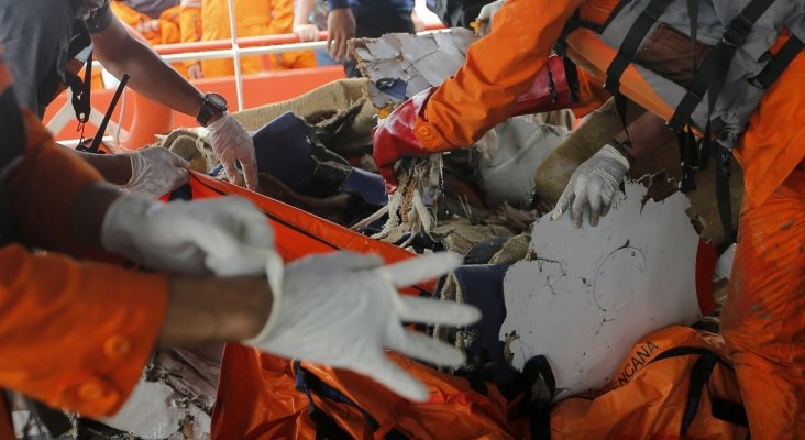 Avión de Lion Air "parecía una montaña rusa" en el vuelo previo a la tragedia|Foto: Tatan Syuflana vía AP Photo