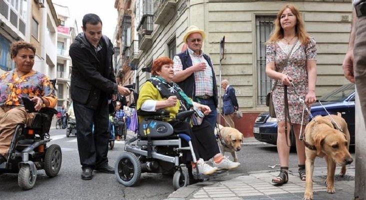 Sevilla desarrolla una ‘app’ para conocer las rutas más accesibles de la urbe|Foto: Juan Carlos Vázquez vía Diario de Sevilla