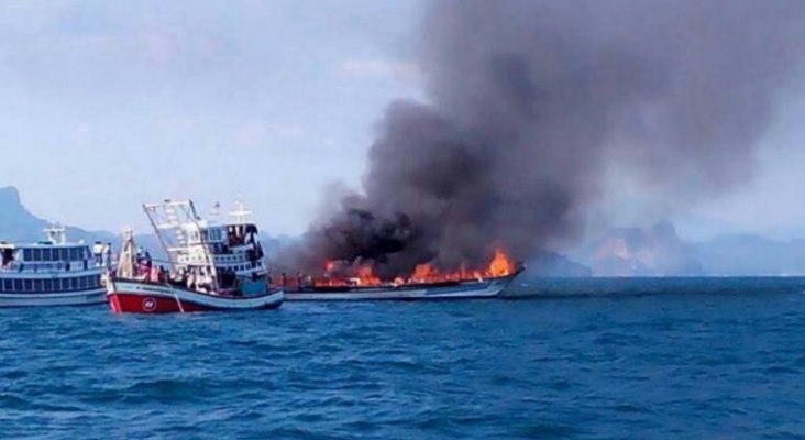 Yate turístico sufre aparatoso incendio en Tailandia|Foto: TravelMole
