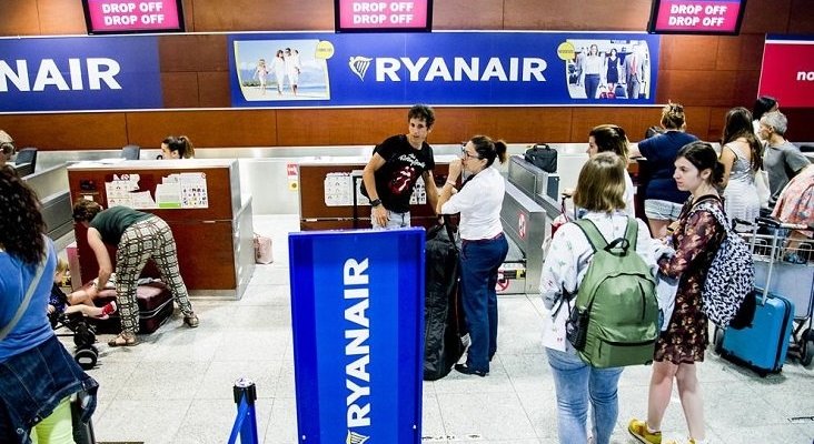 Italia prohíbe cobrar por equipaje de mano a Ryanair y Wizz Air|Foto: Xavier Cervera vía La Vanguardia