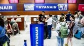 Italia prohíbe cobrar por equipaje de mano a Ryanair y Wizz Air|Foto: Xavier Cervera vía La Vanguardia