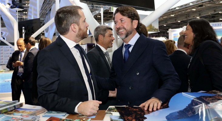 Tenerife alcanza un acuerdo con Travel Counsellors para formar a 1.300 agentes de viajes británicos| Foto: Carlos Alonso (derch.) en la World Travel Market 