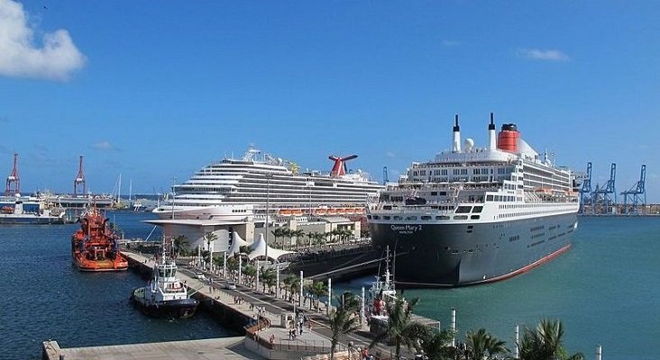 800px Fotos del crucero Carnival Breeze en el puerto de La Luz y de Las Palmas en Gran Canaria (8179702230)