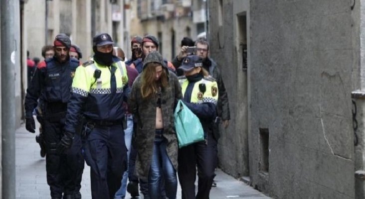 El turismo masivo, la droga y los manteros degradan a Barcelona|Foto: Jordi Soteras vía El Mundo